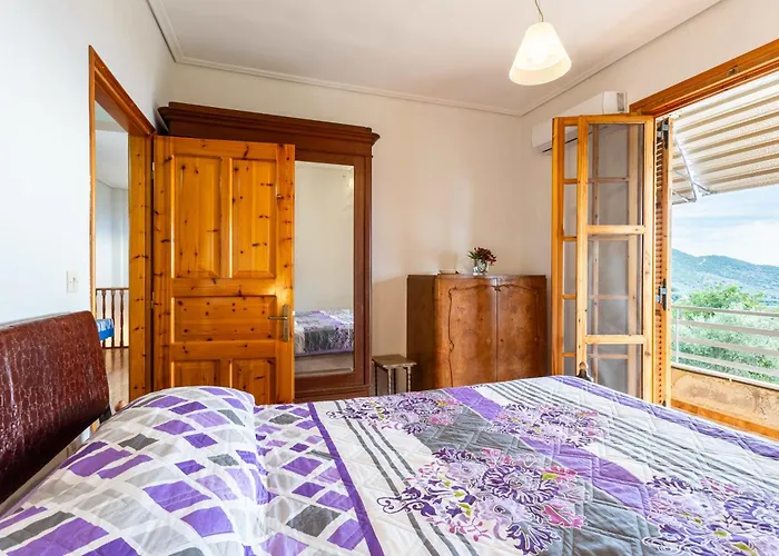 Spacious - Panoramic Sea & Mountain Views Holiday home Doloi