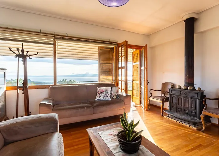 Spacious - Panoramic Sea & Mountain Views Holiday home *