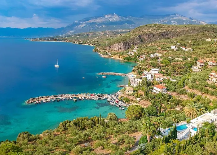 Spacious - Panoramic Sea & Mountain Views Holiday home