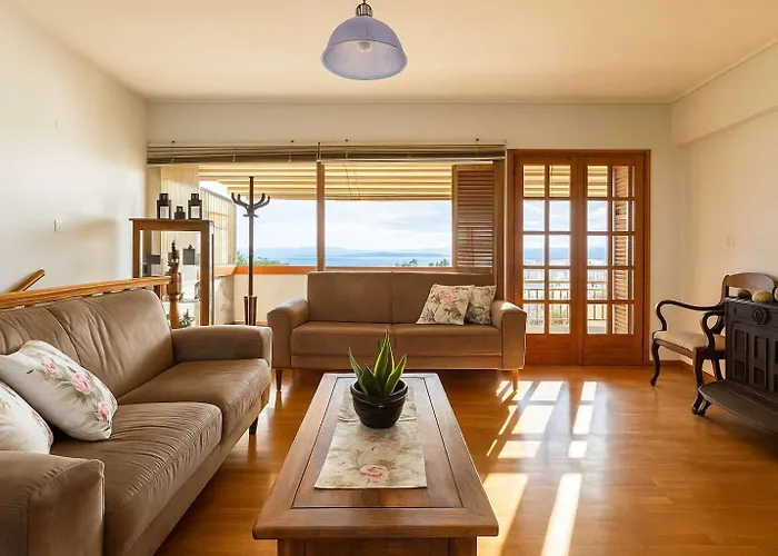 Spacious - Panoramic Sea & Mountain Views Holiday home